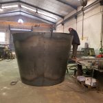 Recipiente metálico terminado y pulido para cliente industrial